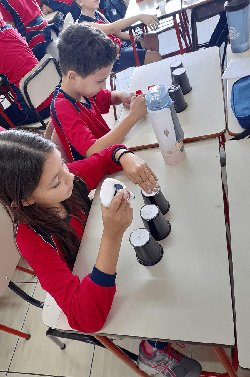 Jogos matemáticos do 4º Ano B - CECAM - Colégio Bilíngue